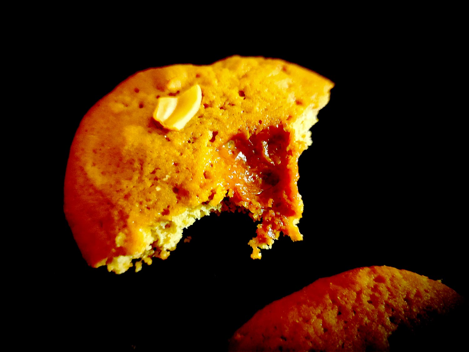 Le caramel bien mou est caractéristique de ce cookie. Il faut se débrouiller pour en prendre un peu à chaque bouchée, plutôt que de garder le centre pour la fin.