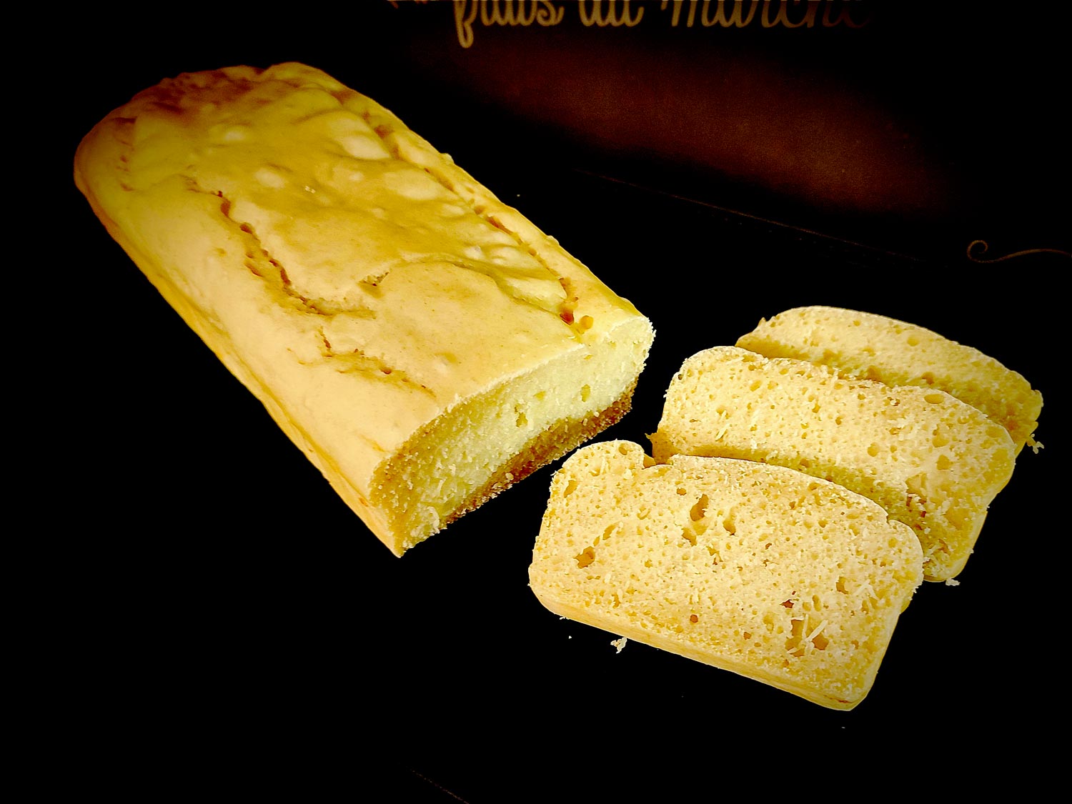 Un pain de mie. Ça se coupe pas trop mal mais les tranches éprouvent quand même un peu de mal à rester en un seul morceaux.