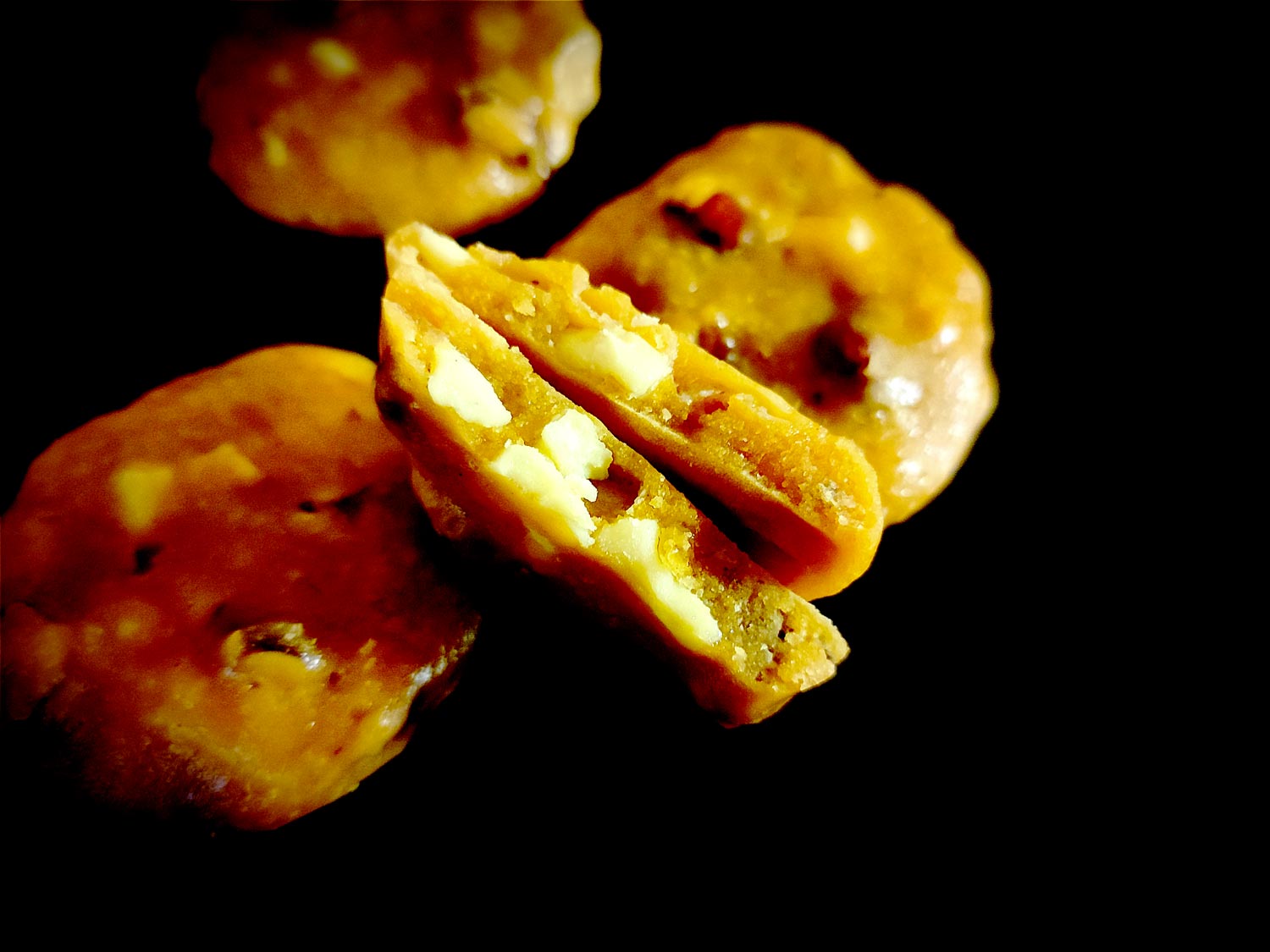 Chunks de chocolat blanc et noisettes pour le croc, beurre de cacahuète pour la mâche.