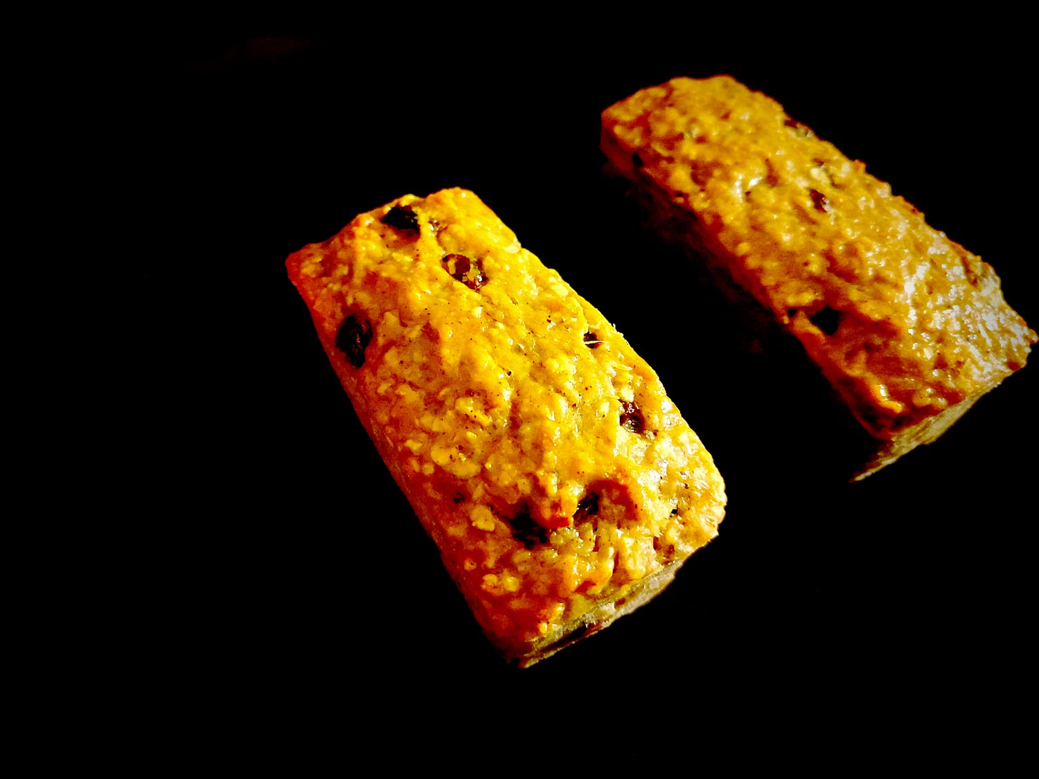 En nous rapprochant, on découvre les raisins sultanines sertis dans l’oatmeal bread.