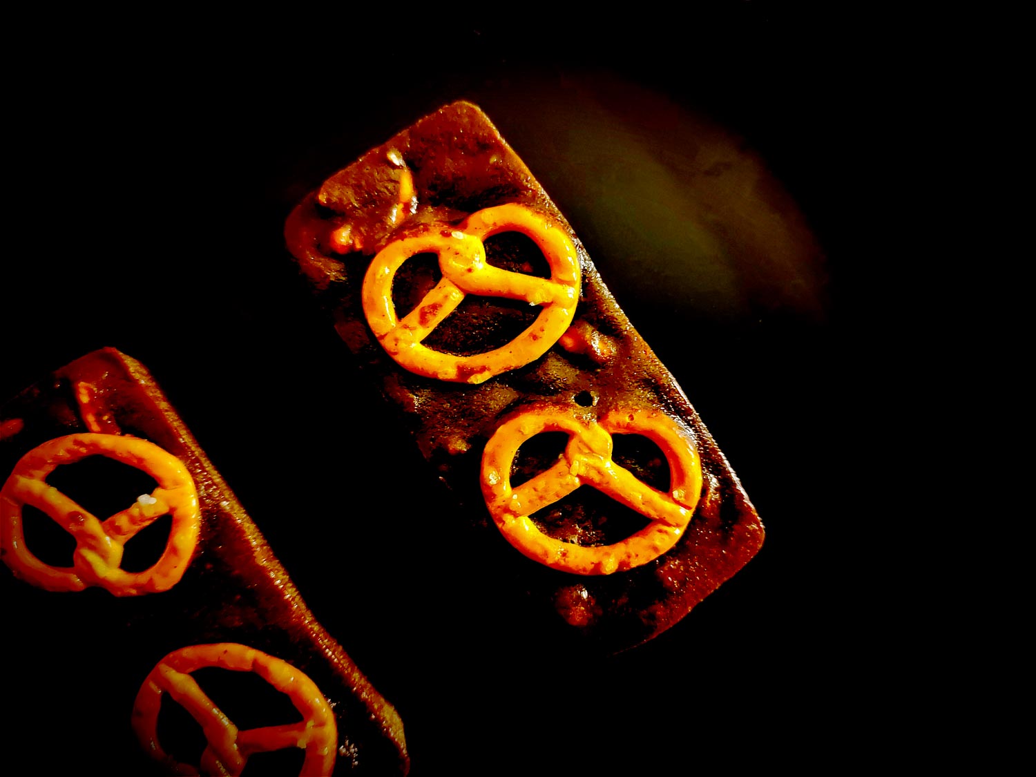 On devine les morceaux de bretzels mélangés à cette pâte, mais on remarque surtout la texture toute douce qui promet un fondant à cœur.