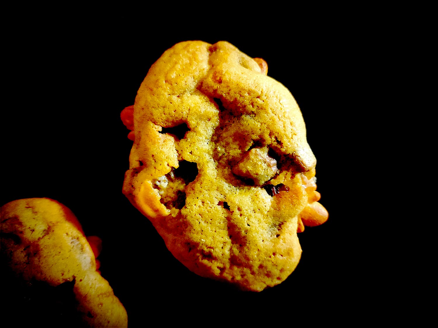 En nous rapprochant, ça devient un peu plus clair, tout est confirmé, mais la forme globale du cookie, pas rond du tout, ne nous parle pas.